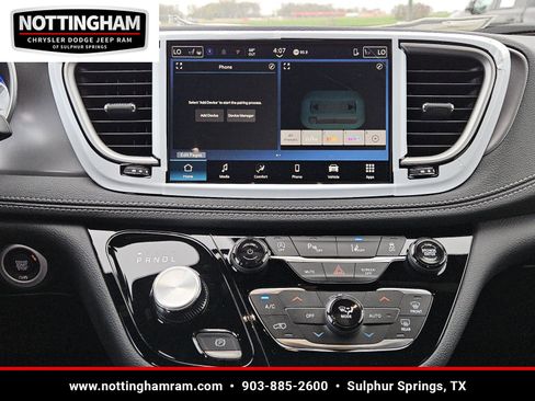 New 2026 Chrysler Pacifica Select image 10