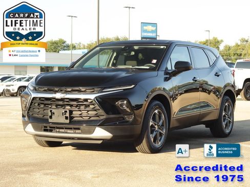 Used 2025 Chevrolet Blazer LT FWD image 3