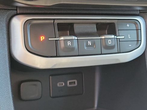 Used 2023 GMC Acadia SLE w/ Driver Convenience Package FWD image 15