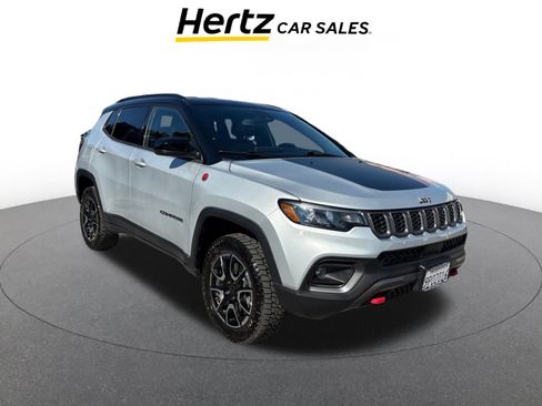 Used 2025 Jeep Compass Trailhawk image 1