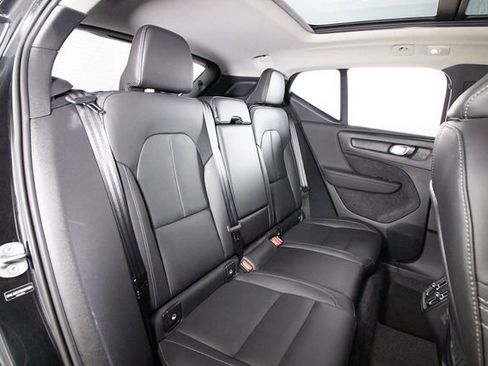 Certified 2025 Volvo XC40 B5 Core AWD/4WD image 23