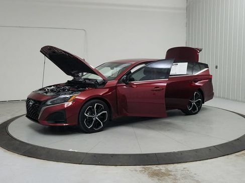 Used 2024 Nissan Altima 2.5 SR w/ SR Premium Package FWD image 12