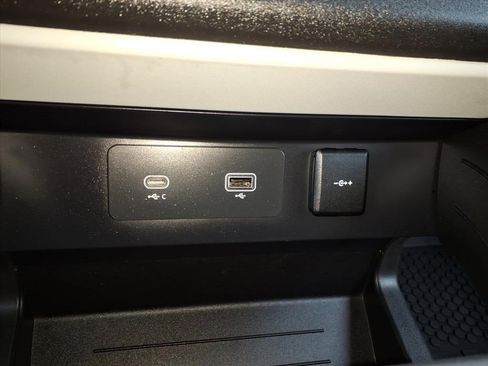 Used 2022 Land Rover Defender 110 SE image 27