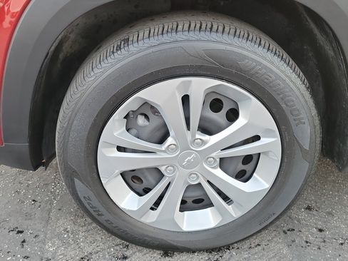 Used 2025 Chevrolet Trax LS image 25