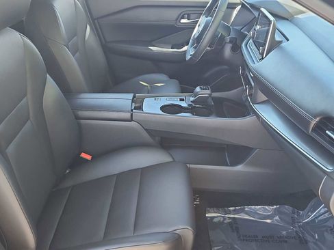 Used 2024 Nissan Rogue SV w/ SV Premium Package FWD image 17