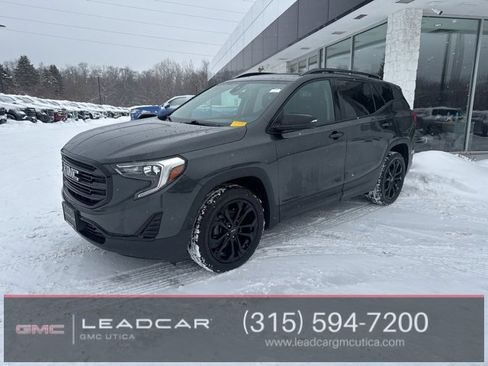 Used 2020 GMC Terrain SLE w/ Driver Convenience Package image 3