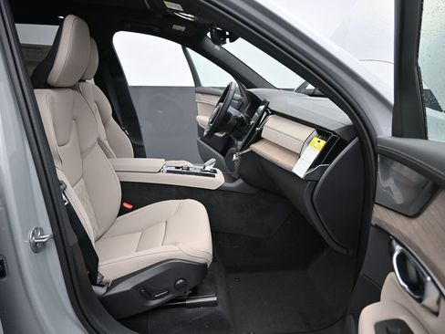 New 2026 Volvo XC90 B6 Plus w/ Protection Package Premier AWD/4WD image 15