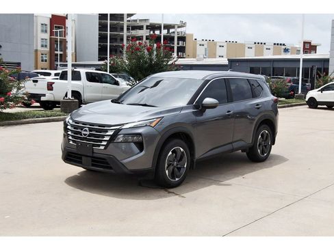 Used 2025 Nissan Rogue SV FWD image 2