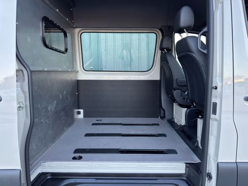 Used 2023 Mercedes-Benz Sprinter 2500 image 32