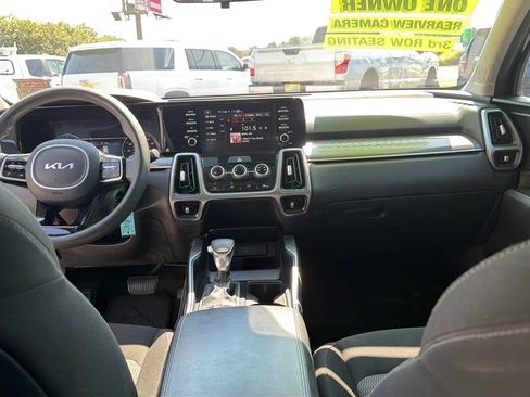 Used 2023 Kia Sorento LX FWD image 20