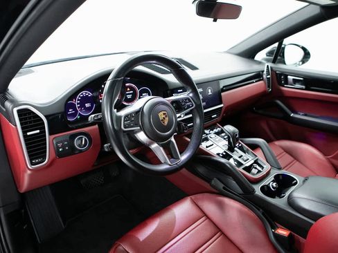 Certified 2022 Porsche Cayenne image 4