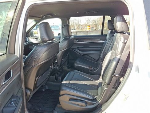 Used 2024 Jeep Grand Cherokee L Limited image 8