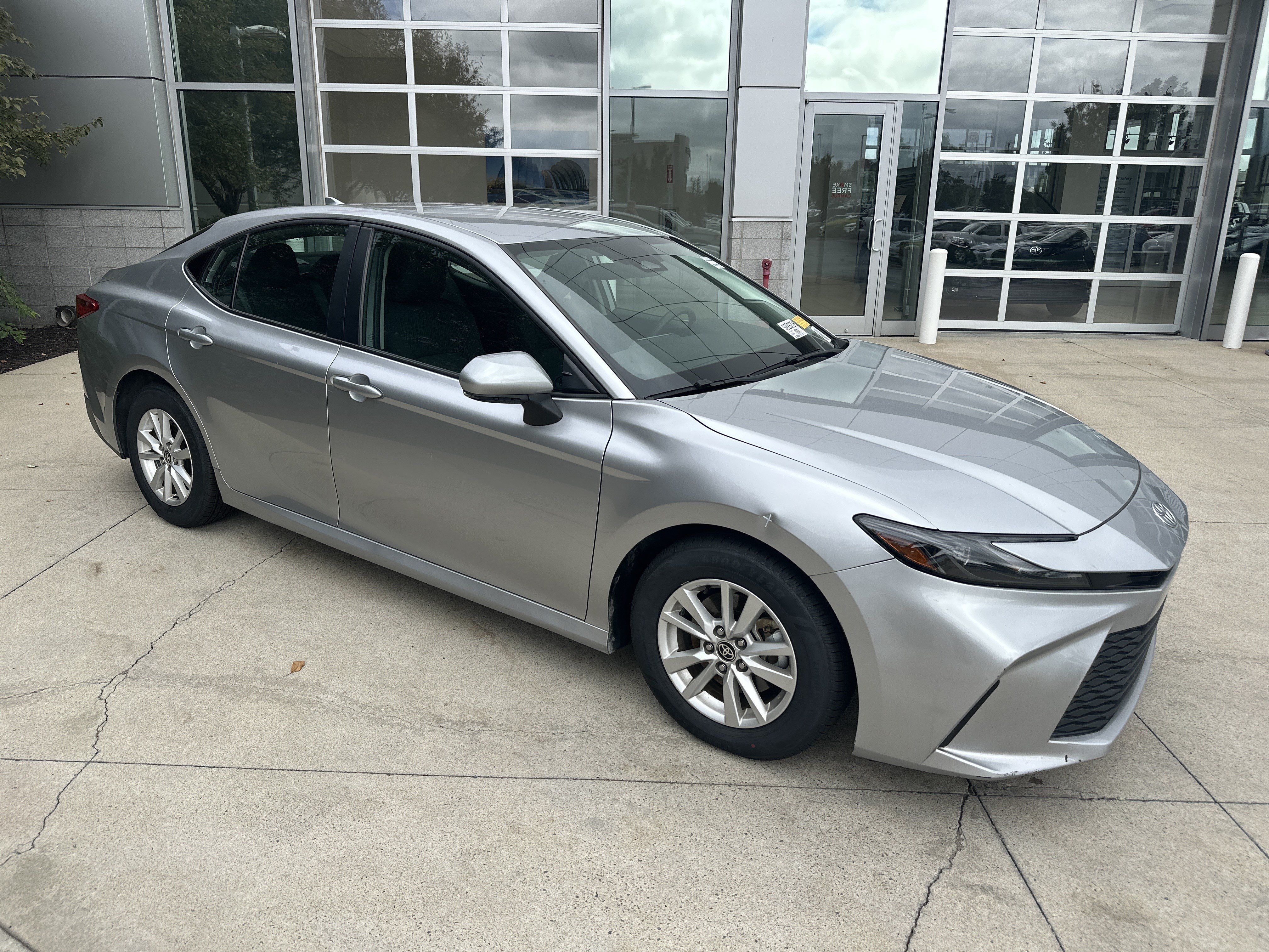 Used 2025 Toyota Camry LE FWD image 2