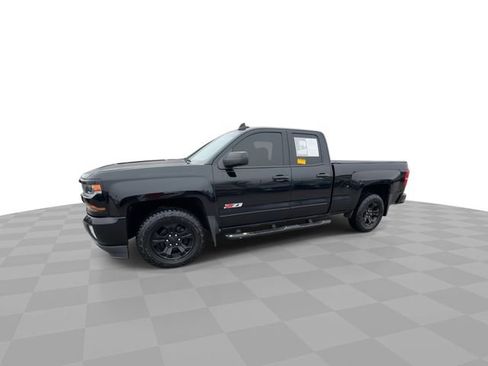 Used 2016 Chevrolet Silverado 1500 LT w/ Midnight Edition AWD/4WD image 4