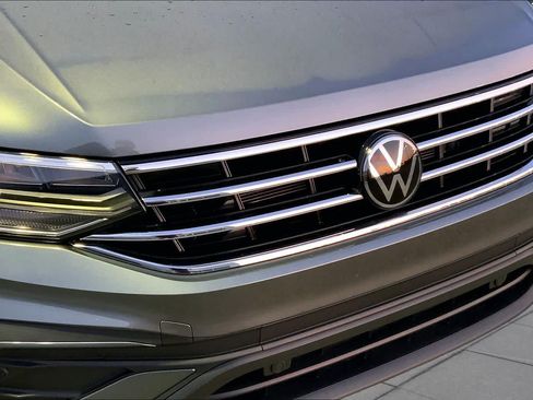 Used 2024 Volkswagen Tiguan SE FWD image 29