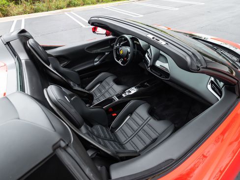 Used 2024 Ferrari SF90 Spider image 81