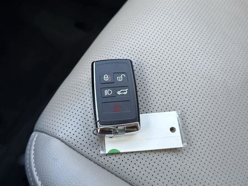 Used 2022 Land Rover Discovery Sport SE image 30