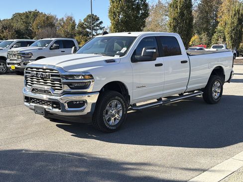 Certified 2025 RAM 2500 Big Horn AWD/4WD image 4