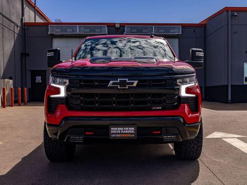 Used 2022 Chevrolet Silverado 1500 LT Trail Boss w/ Convenience Package II image 2