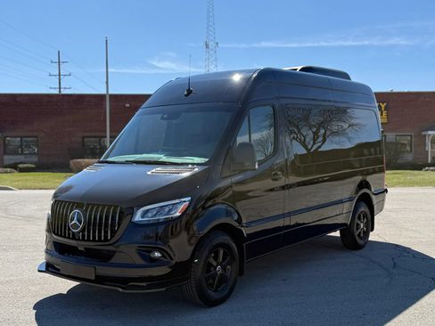 Used 2021 Mercedes-Benz Sprinter 2500 image 2