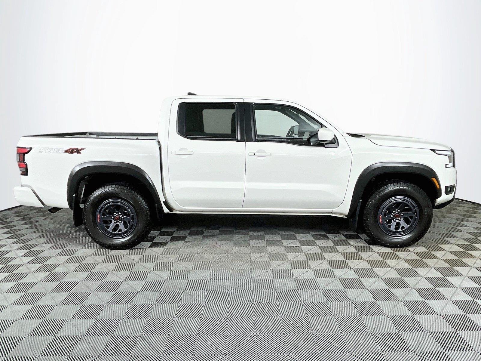 Used 2025 Nissan Frontier PRO-4X AWD/4WD image 10