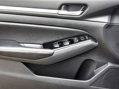 Used 2025 Nissan Altima 2.5 SR image 10