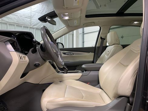 Used 2018 Cadillac XT5 Luxury w/ Driver Awareness Package image 4