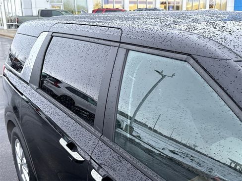 Used 2022 Kia Carnival LX image 12