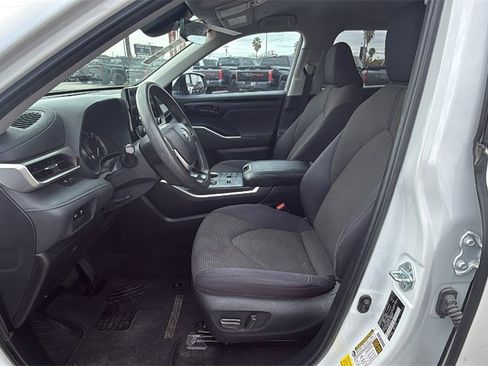 Used 2023 Toyota Highlander LE image 11