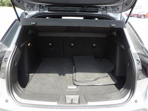 Certified 2024 Chevrolet Trax RS w/ Sunroof Package FWD image 32