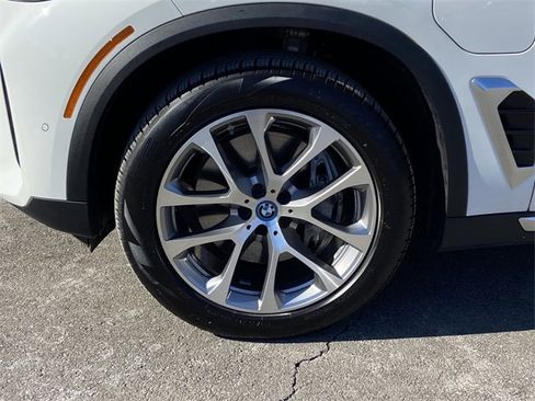 Used 2025 BMW X5 xDrive50e w/ Premium Package image 8