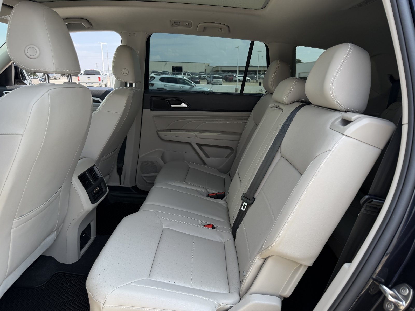 Used 2023 Volkswagen Atlas SE w/ Panoramic Sunroof Package FWD image 27