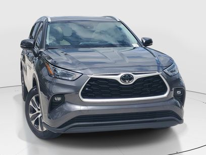 Used 2023 Toyota Highlander XLE