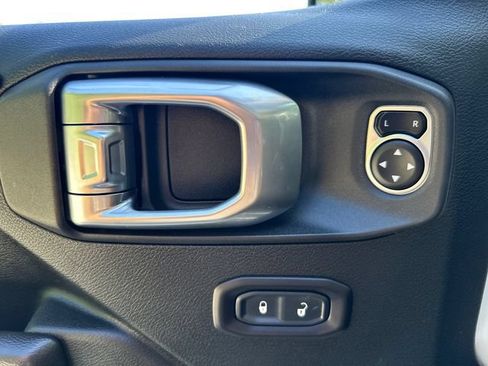 Used 2019 Jeep Wrangler Rubicon AWD/4WD image 18