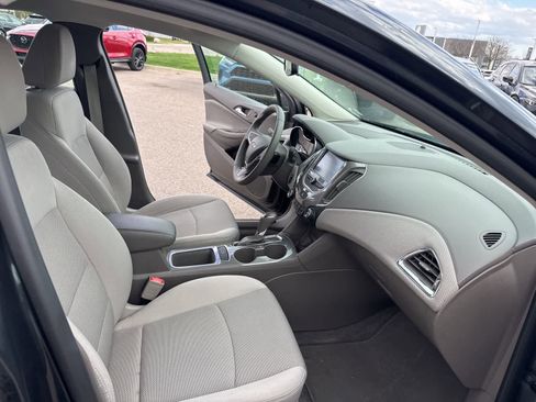 Used 2017 Chevrolet Cruze LT w/ Convenience Package image 26