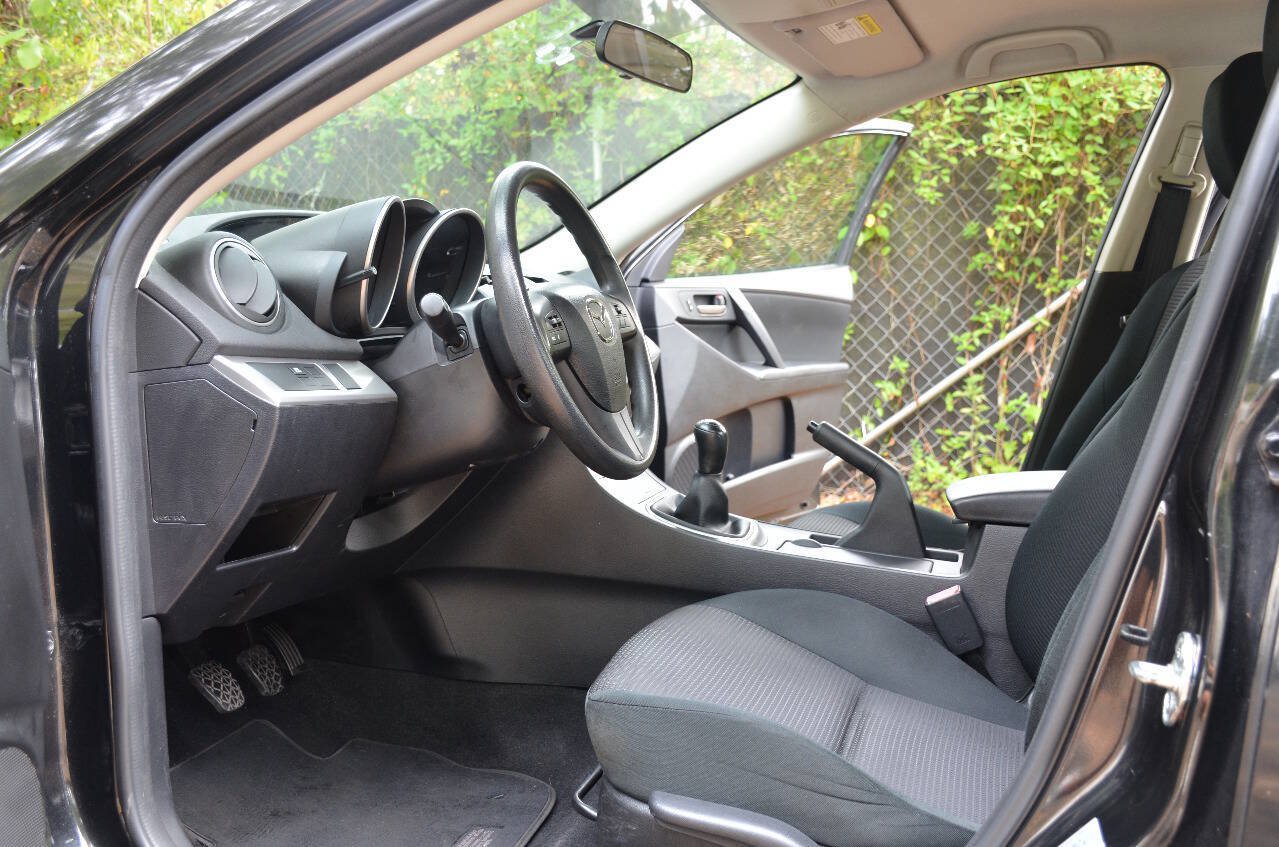 Used 2013 MAZDA MAZDA3 i Sport FWD image 10