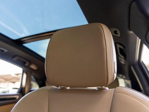 Certified 2025 Porsche Macan image 26