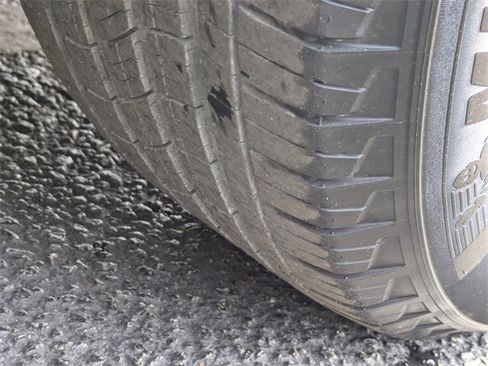 Used 2024 Nissan Frontier SL w/ Technology Package image 12