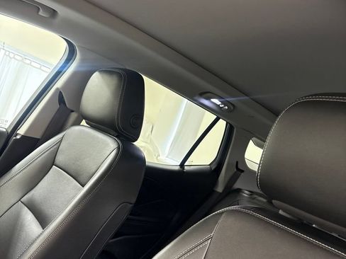 Used 2023 GMC Terrain SLT w/ Tech Package FWD image 16