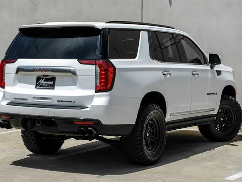 Used 2021 GMC Yukon Denali w/ Denali Premium Package AWD/4WD image 9