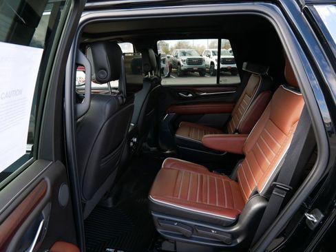 Used 2023 GMC Yukon Denali Ultimate AWD/4WD image 10