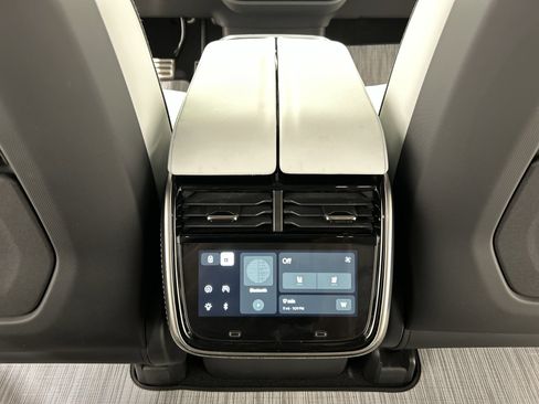 Used 2024 Rivian R1S Adventure image 30