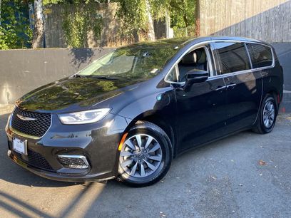 Used 2024 Chrysler Pacifica Limited