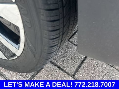 Certified 2023 Volkswagen Taos SE w/ Panoramic Sunroof Package FWD image 14