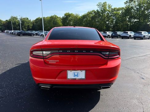 Used 2019 Dodge Charger SXT RWD image 4