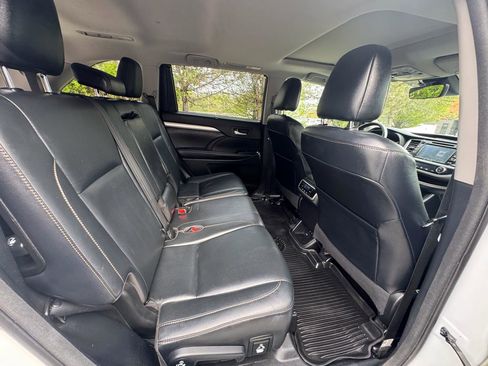 Used 2018 Toyota Highlander XLE AWD/4WD image 14