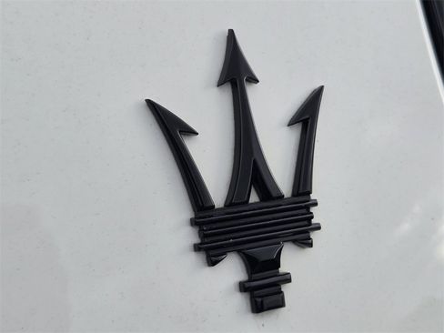Used 2022 Maserati Quattroporte Modena image 11