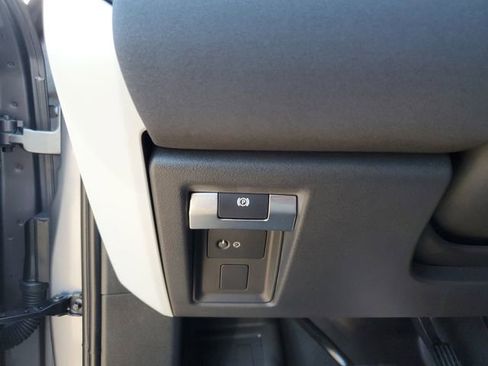 Used 2023 Land Rover Defender 130 X-Dynamic SE AWD/4WD image 29