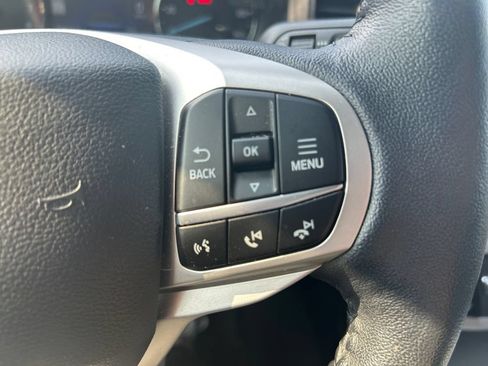 Used 2022 Ford Explorer XLT w/ Equipment Group 202A AWD/4WD image 17