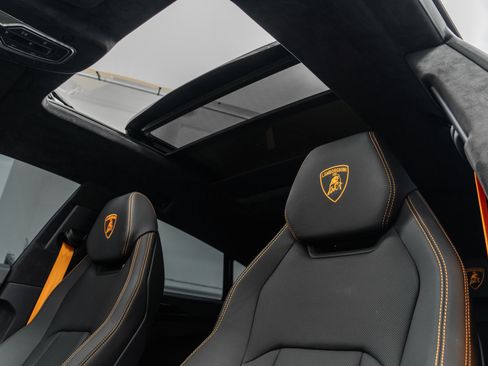 Used 2022 Lamborghini Urus AWD/4WD image 18